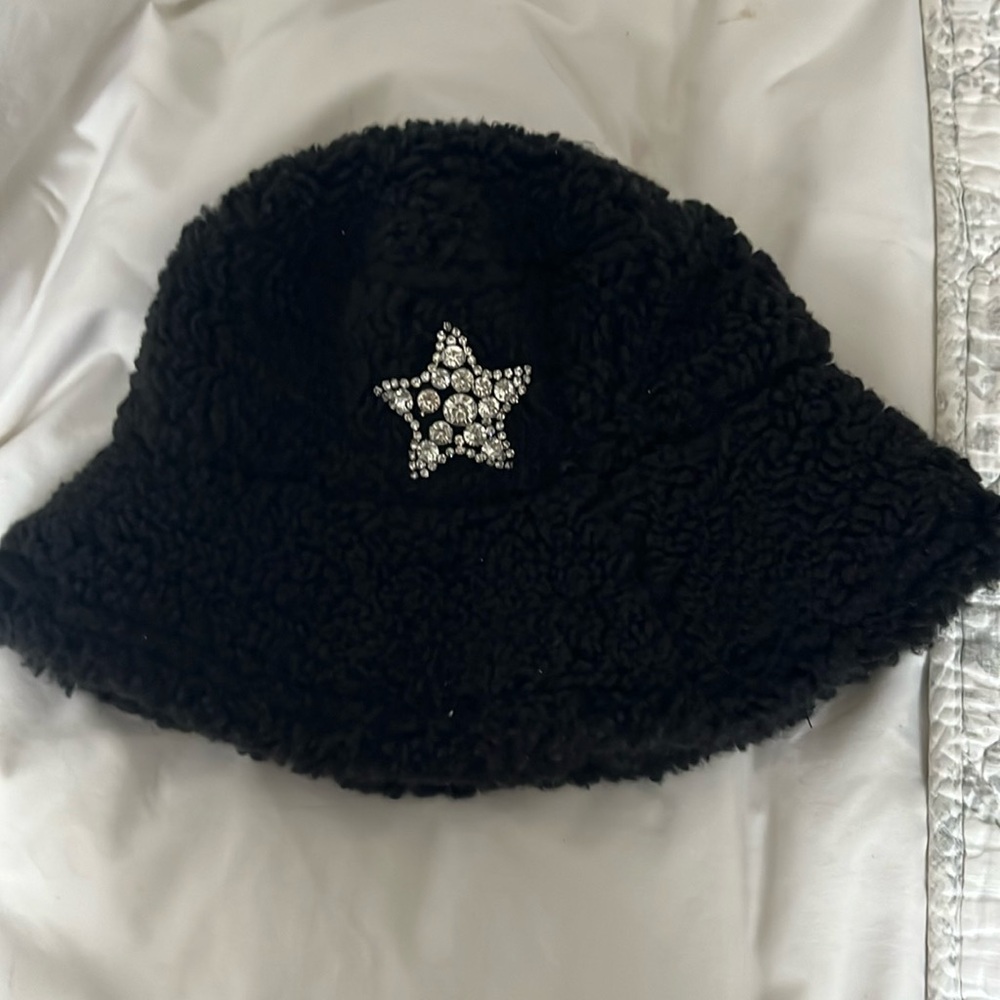 Black Sherpa bucket hat